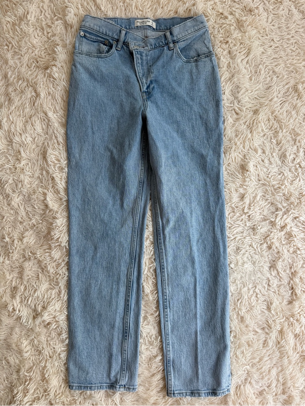 Abercrombie & Fitch 90s Straight Ultra High Rise Jeans 28 Short Light Wash